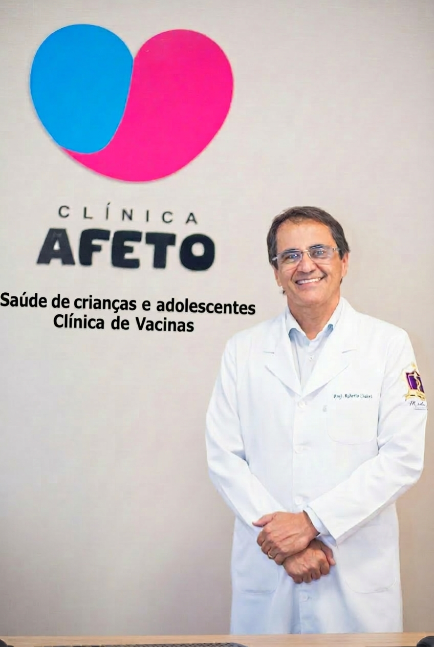 Dr. Roberto Chaves na recepção da Clínica Afeto